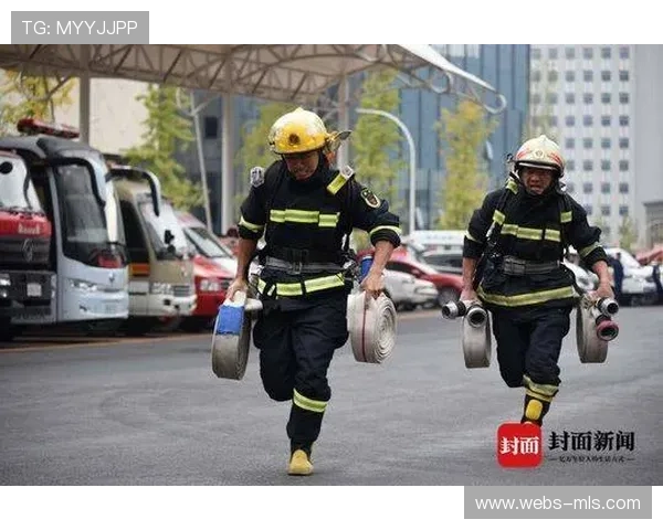 武警广西总队比武赛单杠引体向上双杠臂屈伸等多项体能课目全力角逐 武警广西总队比武赛单杠引体向上双杠臂屈伸等多项体能课目全力角逐