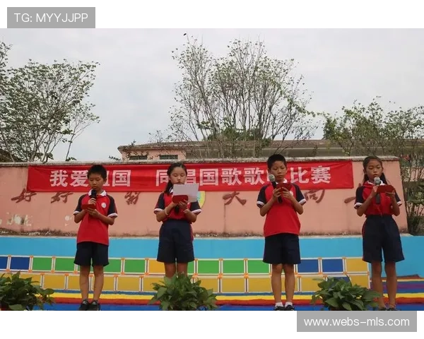 观众共唱国歌 小朋友精彩表演暖场赛事气氛 观众共唱国歌 小朋友精彩表演暖场赛事气氛