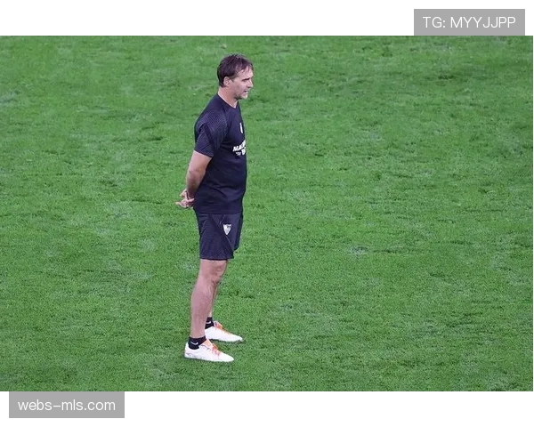 塞维利亚新帅首次带队训练，强调前场立即反抢纪律